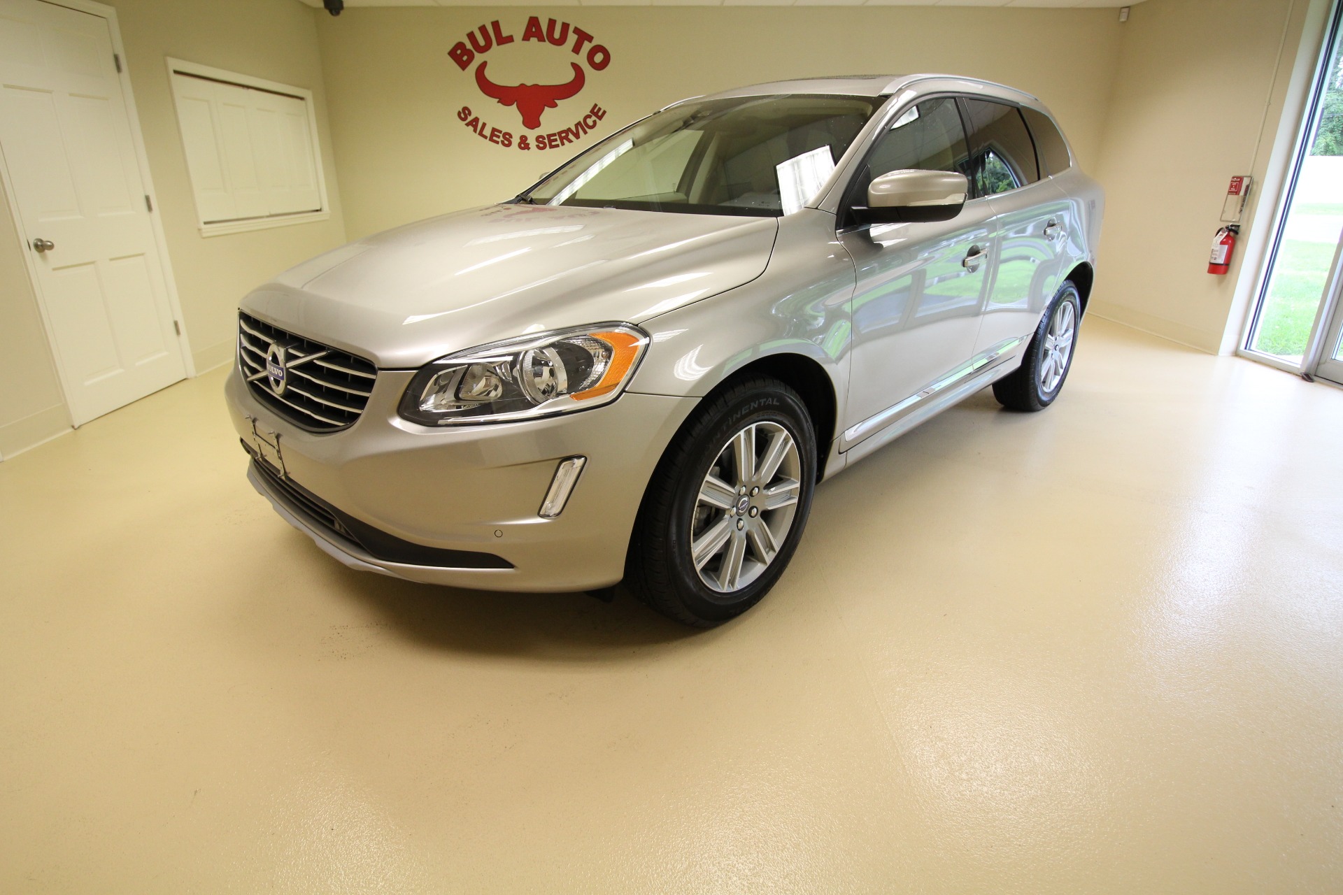 Used 2016 Volvo XC60 T6 Premier AWD for sale $24,990 at AAN Master 2024 in Gurnee IL 60031 1