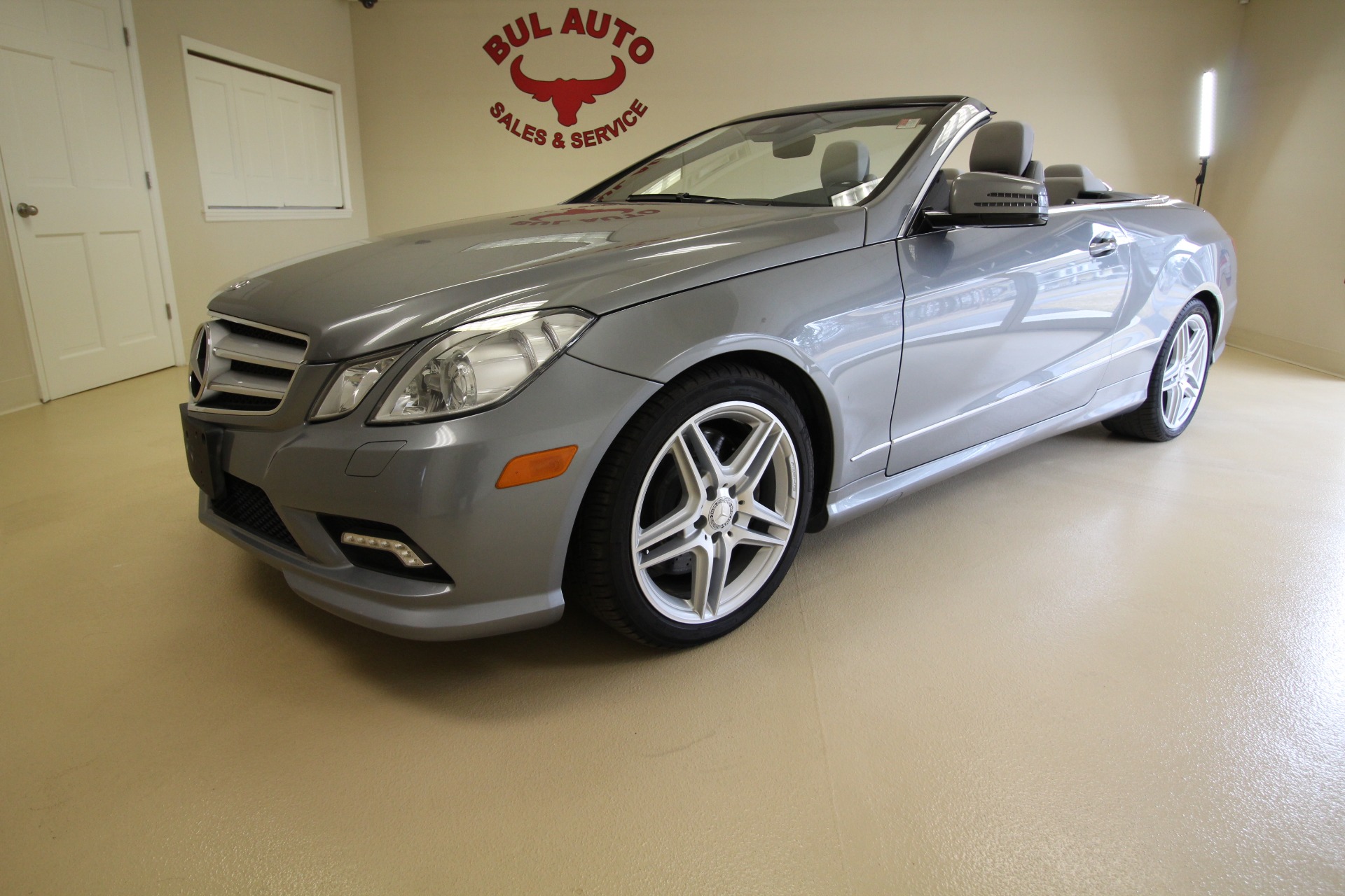 Used 2011 Mercedes-Benz E550 Convertible for sale $21,990 at AAN Master 2024 in Gurnee IL 60031 1