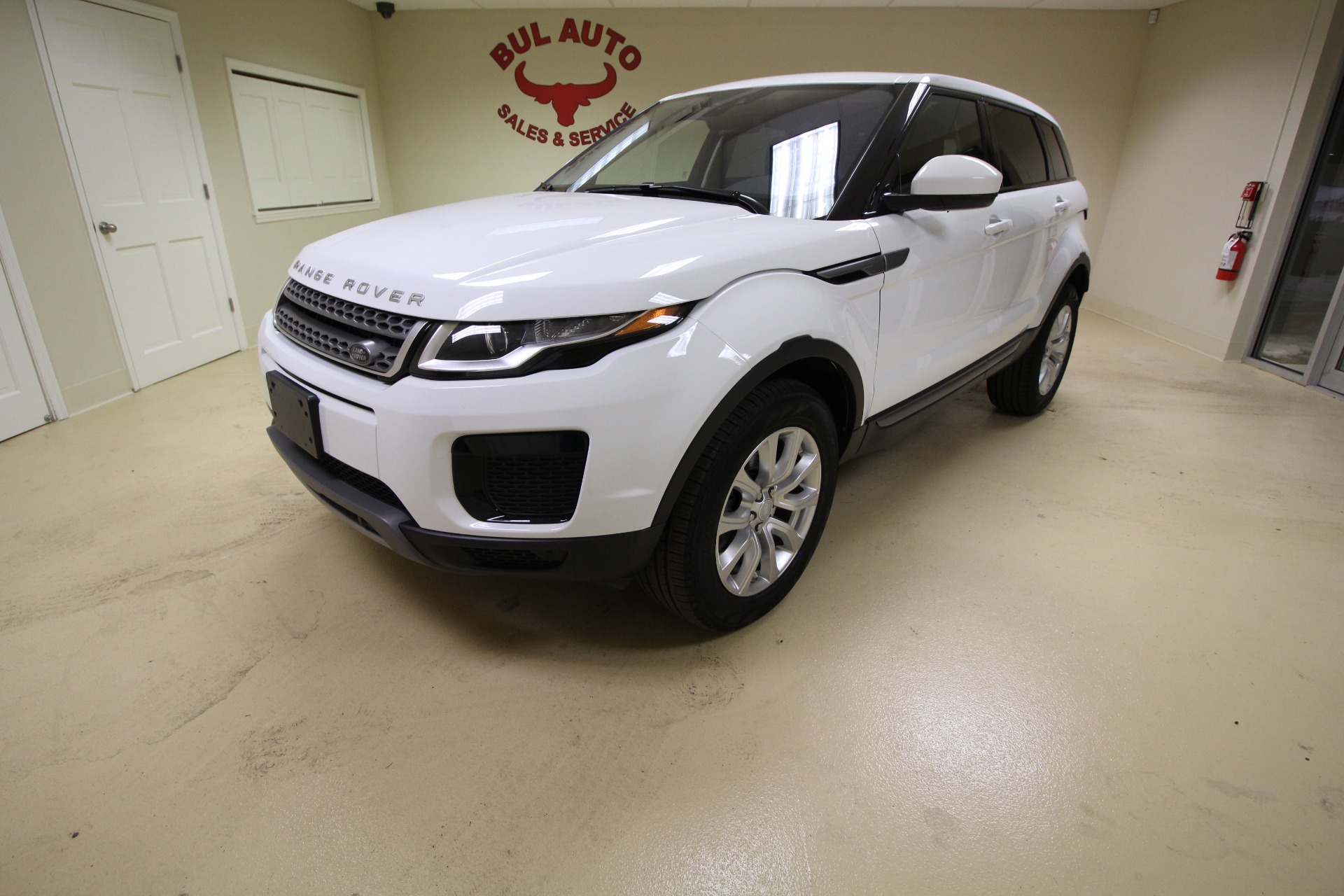 Used 2018 Land Rover Range Rover Evoque SE for sale $34,990 at AAN Master 2024 in Gurnee IL 60031 1