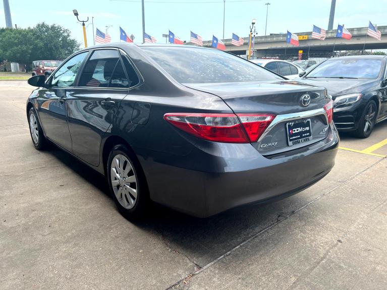 Used 2017 Toyota Camry SE for sale $9,995 at AAN Master 2024 in Gurnee IL 60031 5