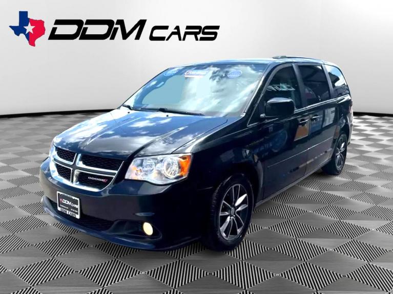 Used 2017 Dodge Grand Caravan SXT for sale $10,995 at AAN Master 2024 in Gurnee IL 60031 4
