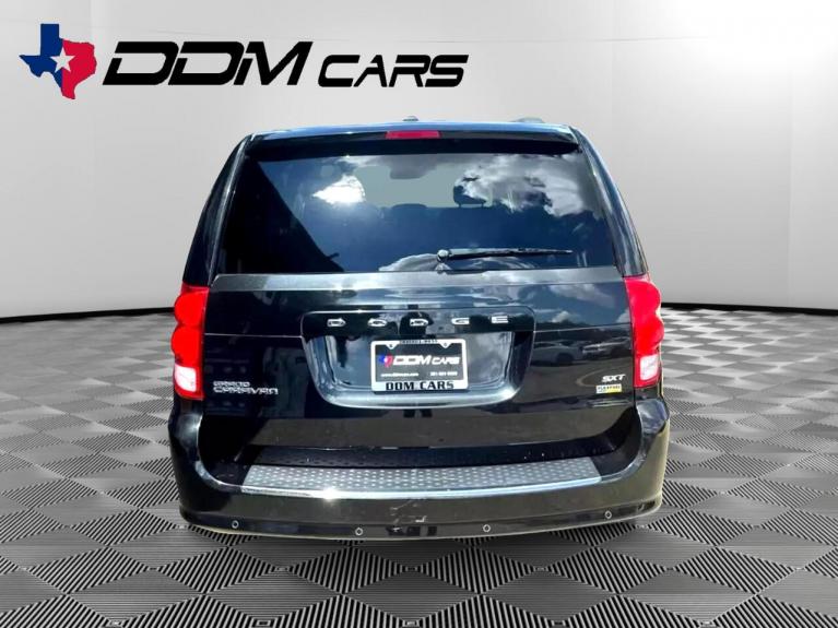 Used 2017 Dodge Grand Caravan SXT for sale $10,995 at AAN Master 2024 in Gurnee IL 60031 6