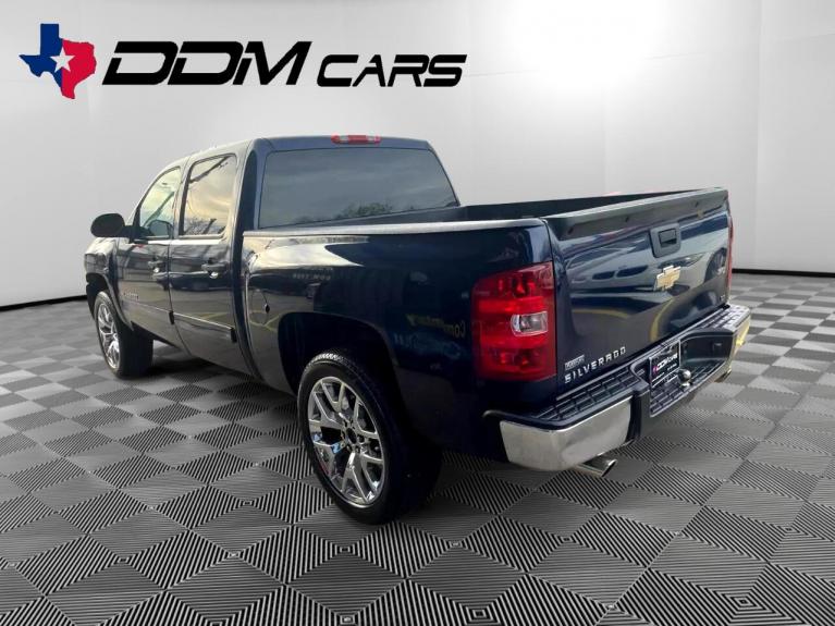 Used 2011 Chevrolet Silverado 1500 LT Crew Cab 2WD for sale $16,995 at AAN Master 2024 in Gurnee IL 60031 5