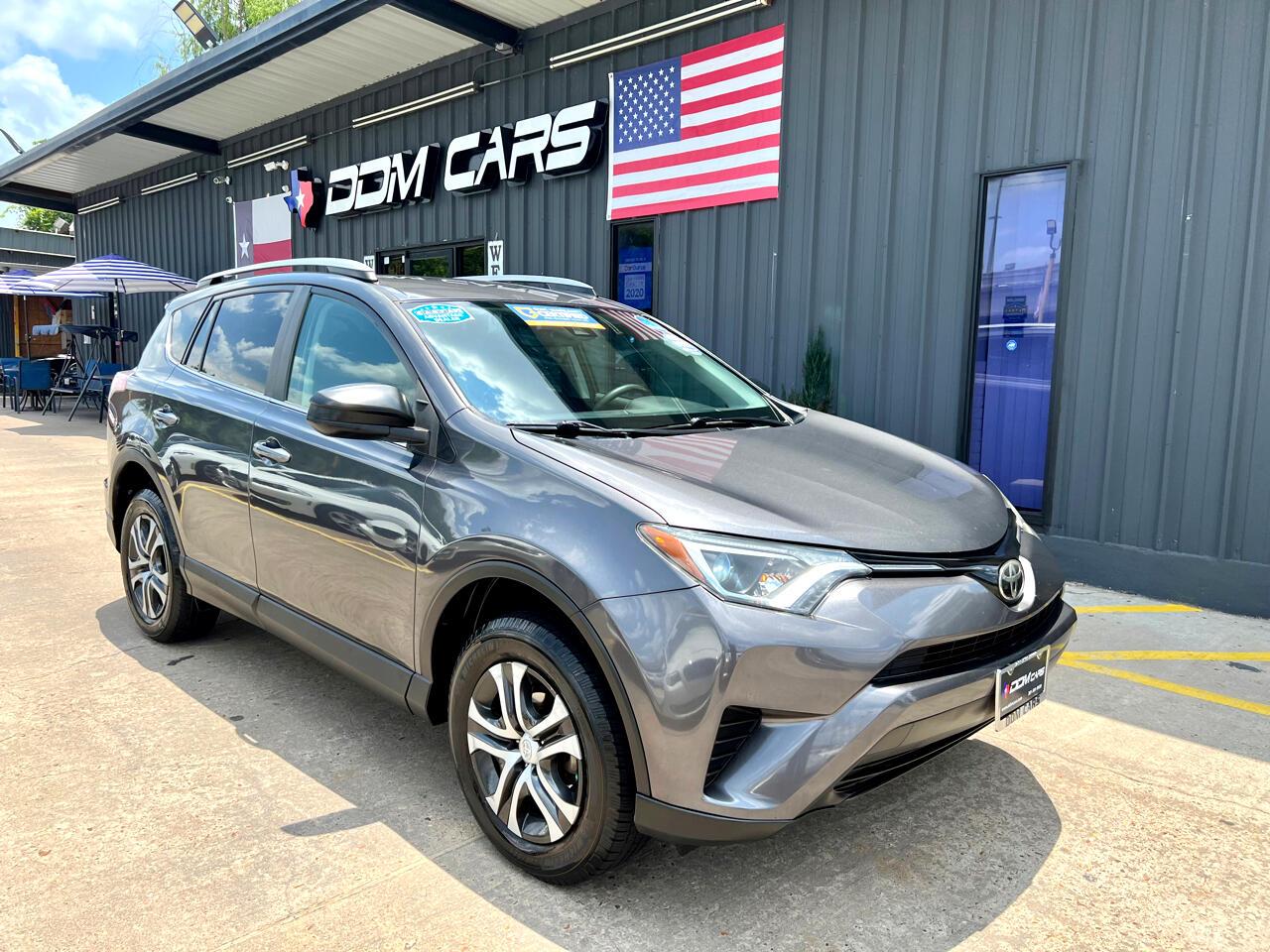 Used 2017 Toyota RAV4 LE FWD for sale $16,995 at AAN Master 2024 in Gurnee IL 60031 1