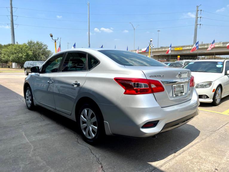 Used 2017 Nissan Sentra S CVT for sale $12,990 at AAN Master 2024 in Gurnee IL 60031 5