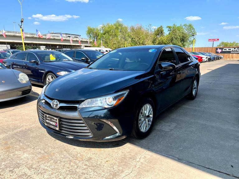 Used 2017 Toyota Camry XLE for sale $17,995 at AAN Master 2024 in Gurnee IL 60031 4