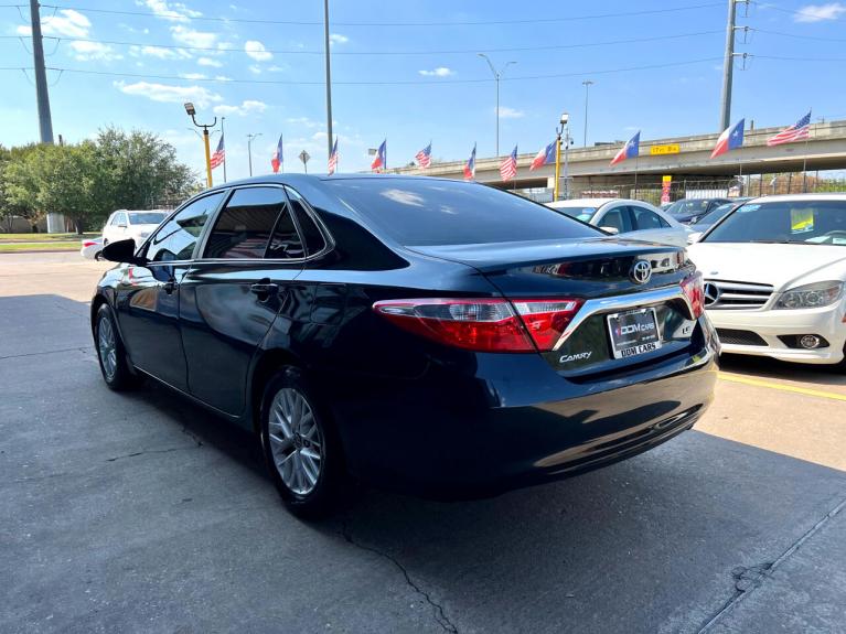 Used 2017 Toyota Camry XLE for sale $17,995 at AAN Master 2024 in Gurnee IL 60031 5