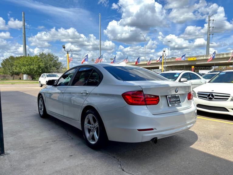 Used 2014 BMW 3-Series 320i Sedan for sale $12,995 at AAN Master 2024 in Gurnee IL 60031 5